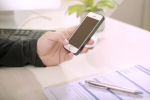 L'art du bon timing : quand envoyer vos SMS pour maximiser l'engagement ?